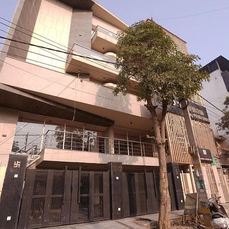 Hotel Leo Saffron - Pitampura Делхи Екстериор снимка