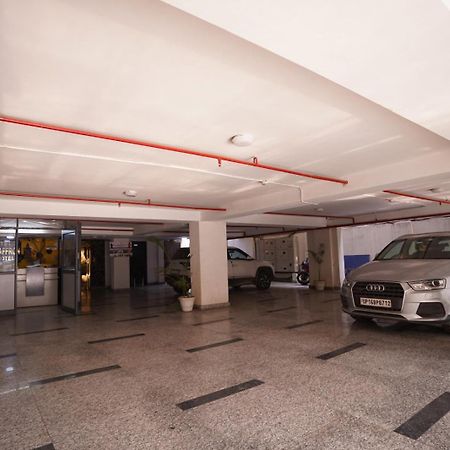 Hotel Leo Saffron - Pitampura Делхи Екстериор снимка