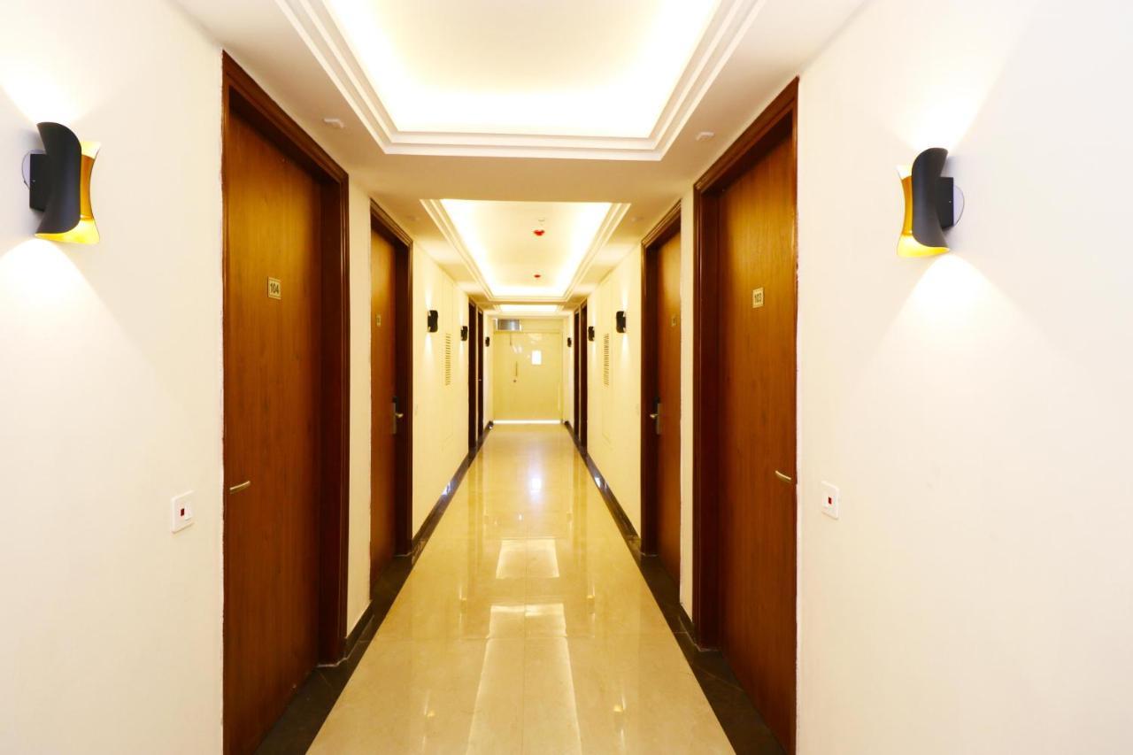 Hotel Leo Saffron - Pitampura Делхи Екстериор снимка