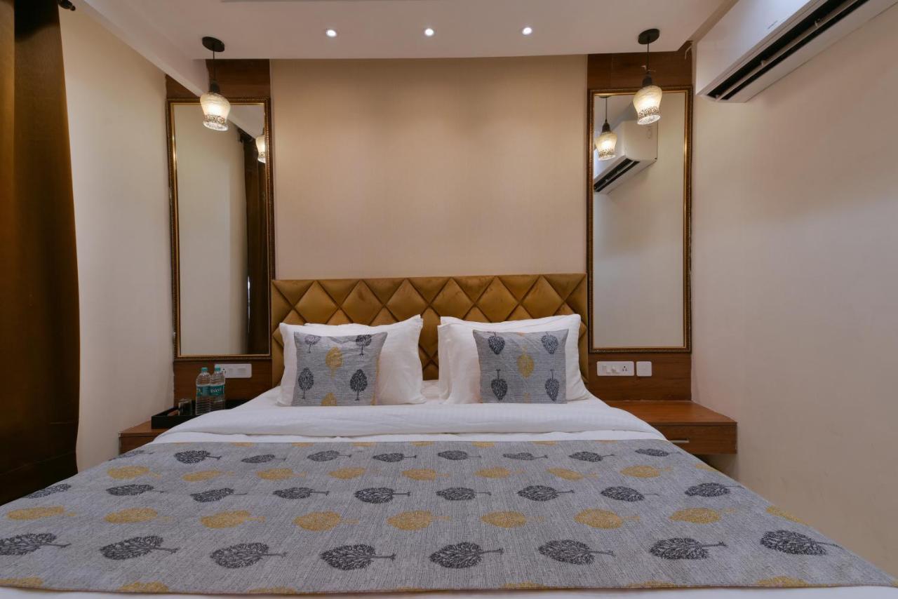 Hotel Leo Saffron - Pitampura Делхи Екстериор снимка