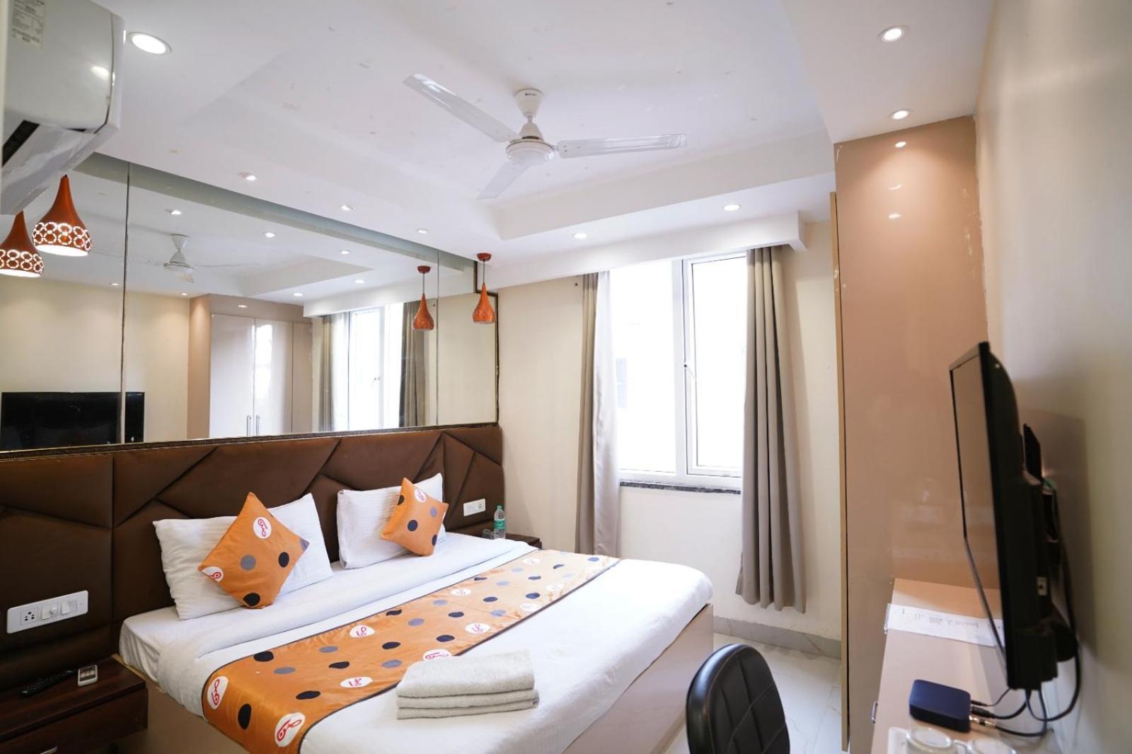 Hotel Leo Saffron - Pitampura Делхи Екстериор снимка