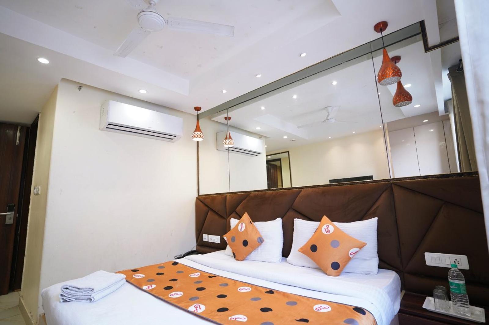 Hotel Leo Saffron - Pitampura Делхи Екстериор снимка