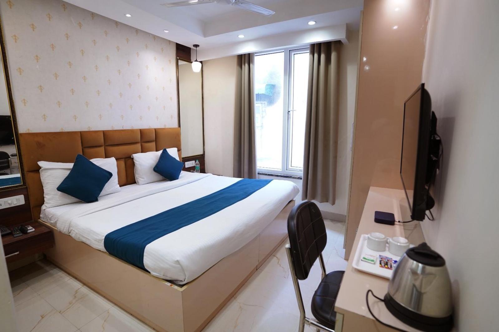 Hotel Leo Saffron - Pitampura Делхи Екстериор снимка