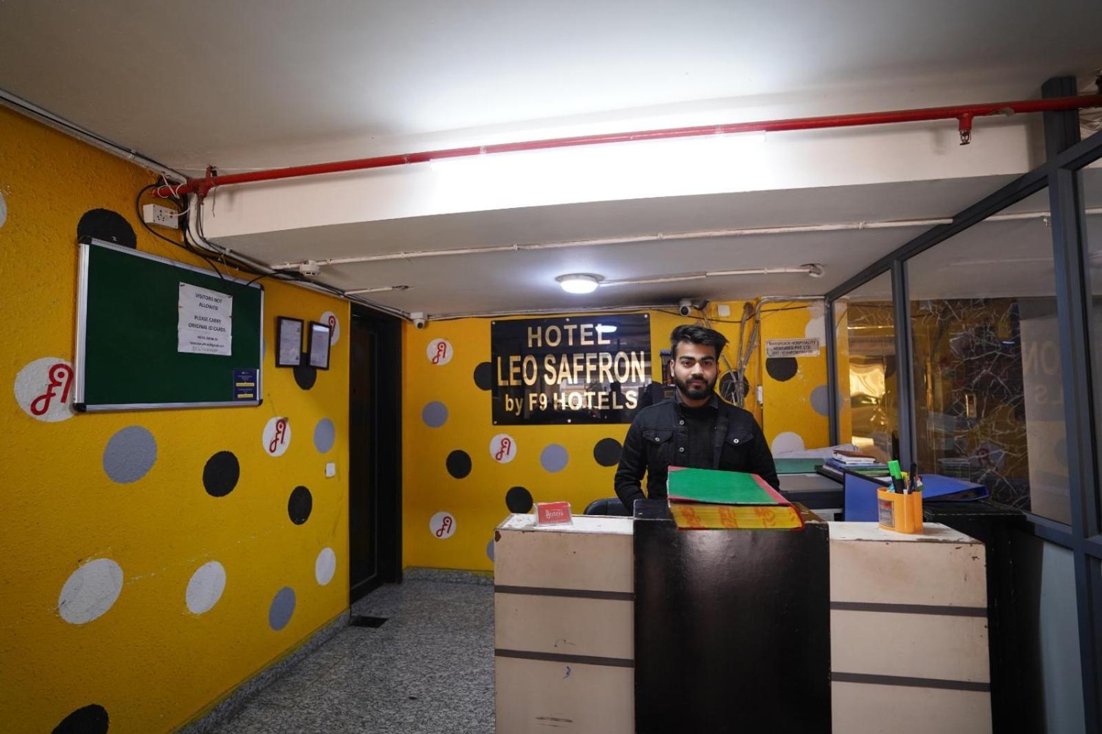 Hotel Leo Saffron - Pitampura Делхи Екстериор снимка
