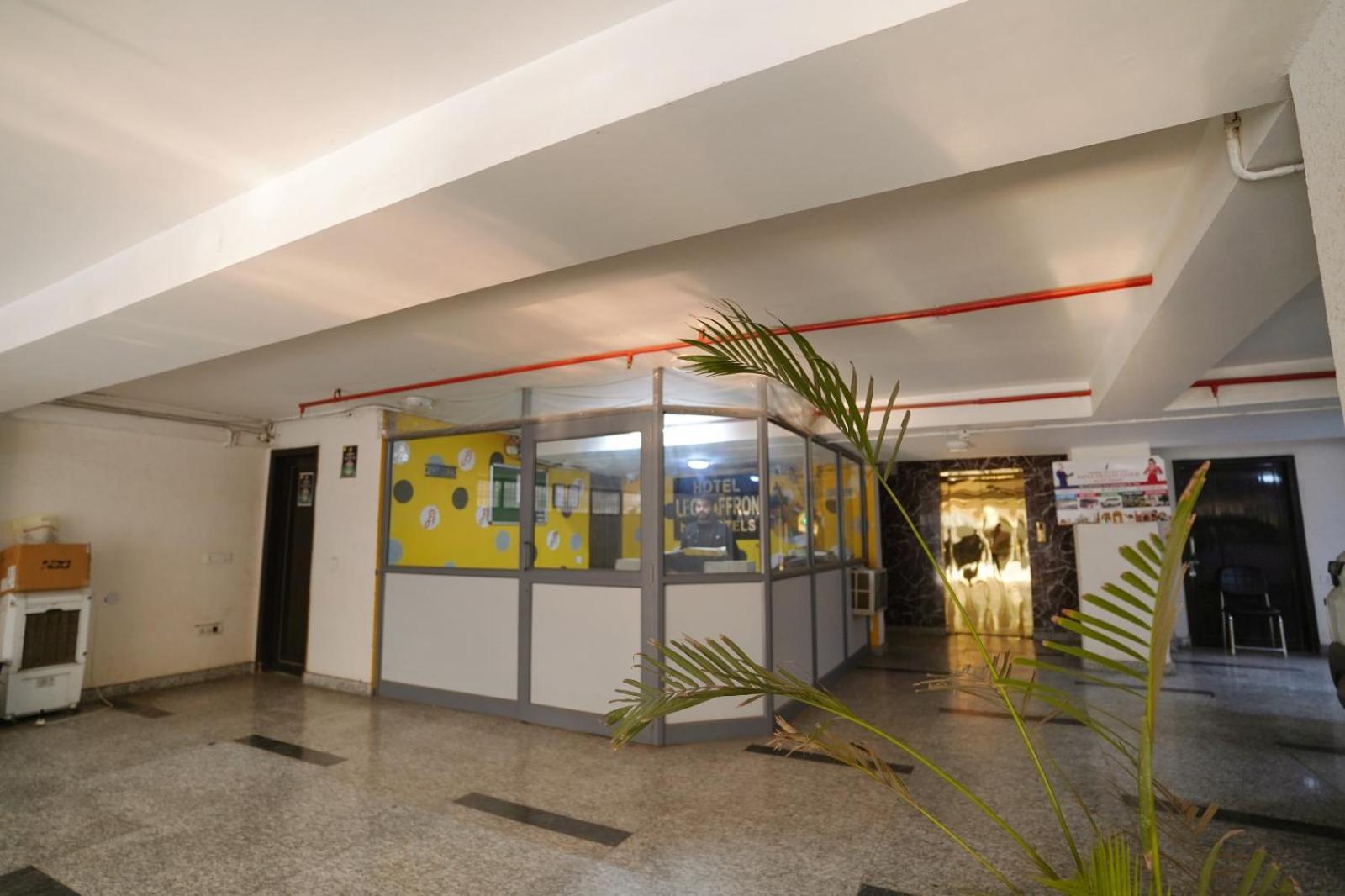 Hotel Leo Saffron - Pitampura Делхи Екстериор снимка