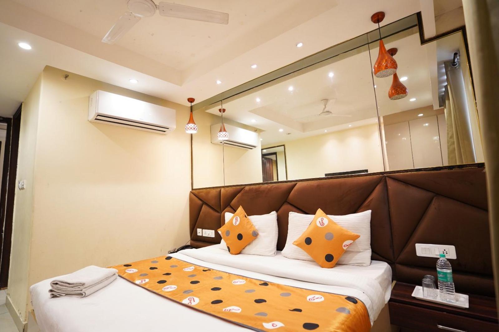 Hotel Leo Saffron - Pitampura Делхи Екстериор снимка