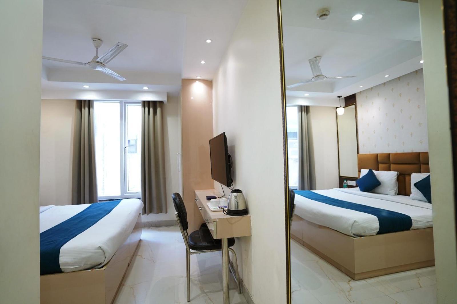 Hotel Leo Saffron - Pitampura Делхи Екстериор снимка