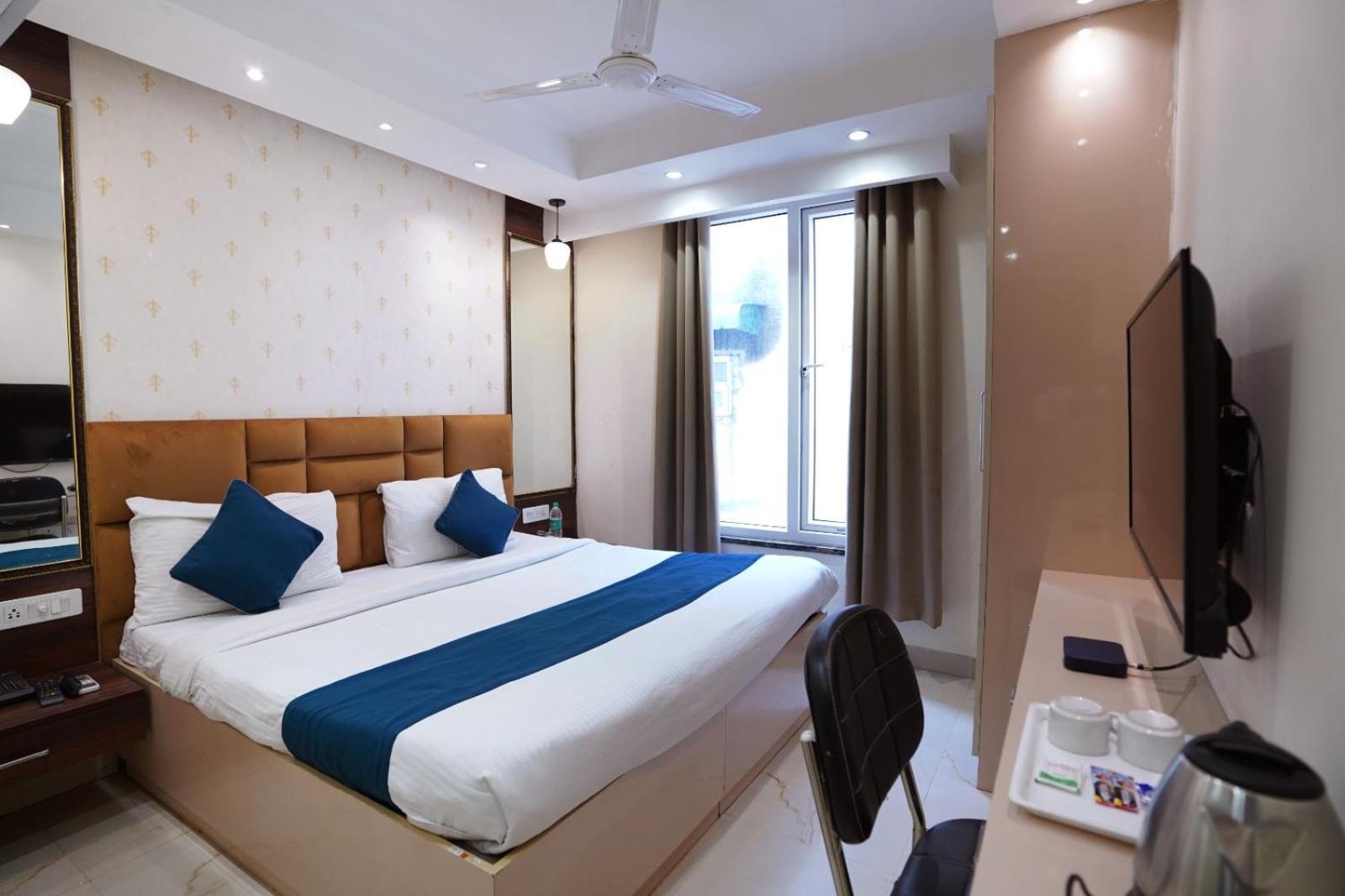 Hotel Leo Saffron - Pitampura Делхи Екстериор снимка
